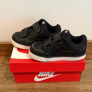 Nike Kids Black and White Sneakers Size 8C